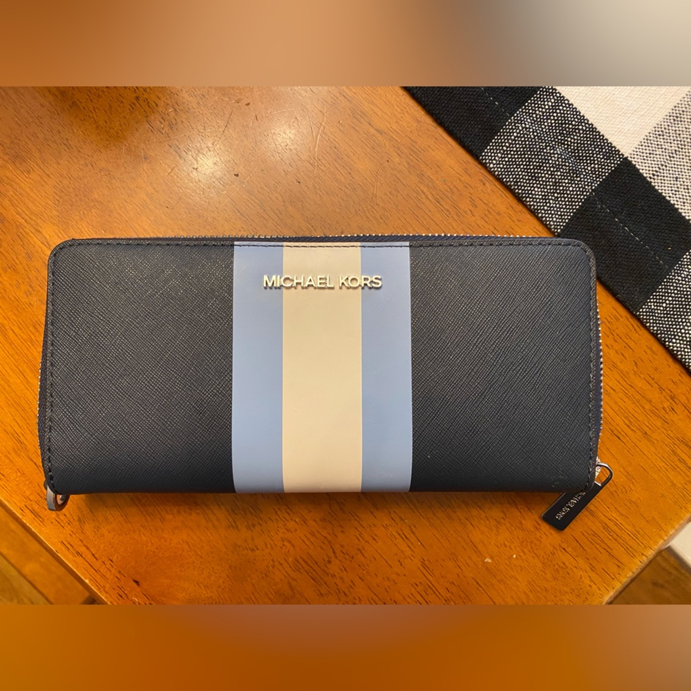 Michael kors zip around wallet